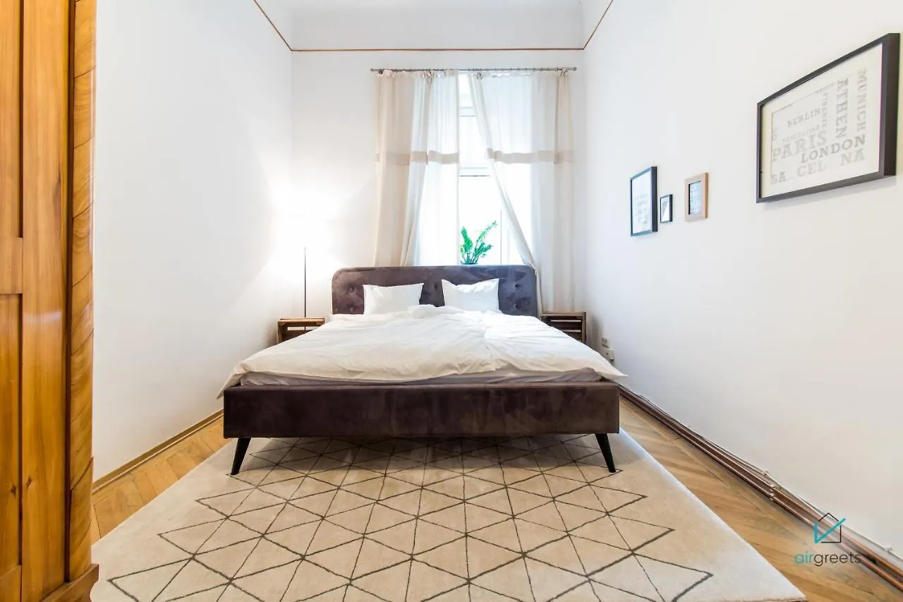 Spacious And Extraordinary Vienna Apartment