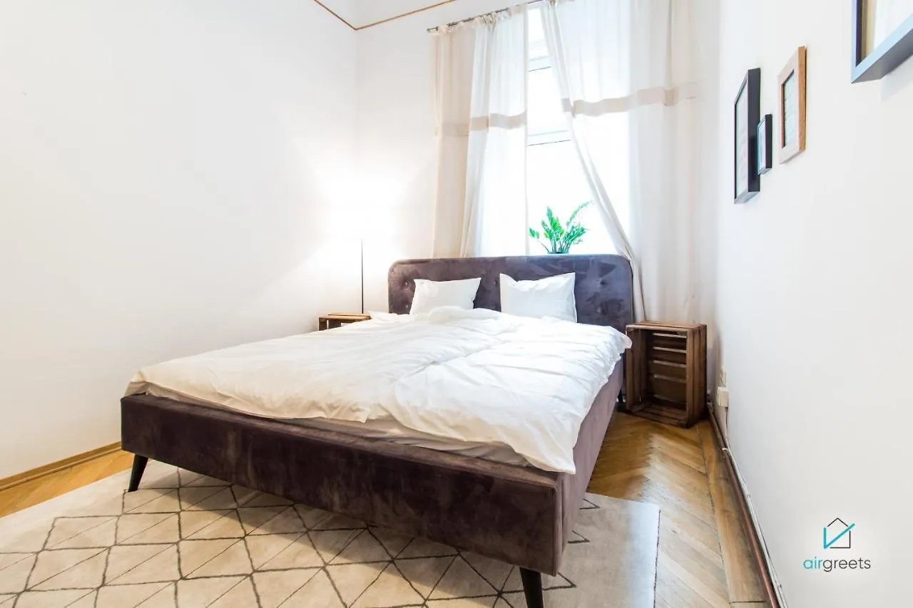 Spacious And Extraordinary Vienna Apartment Austria